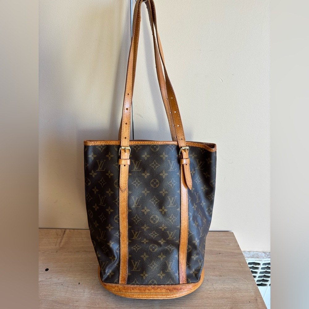 Authentic Louis Vuitton bucket GM monogram